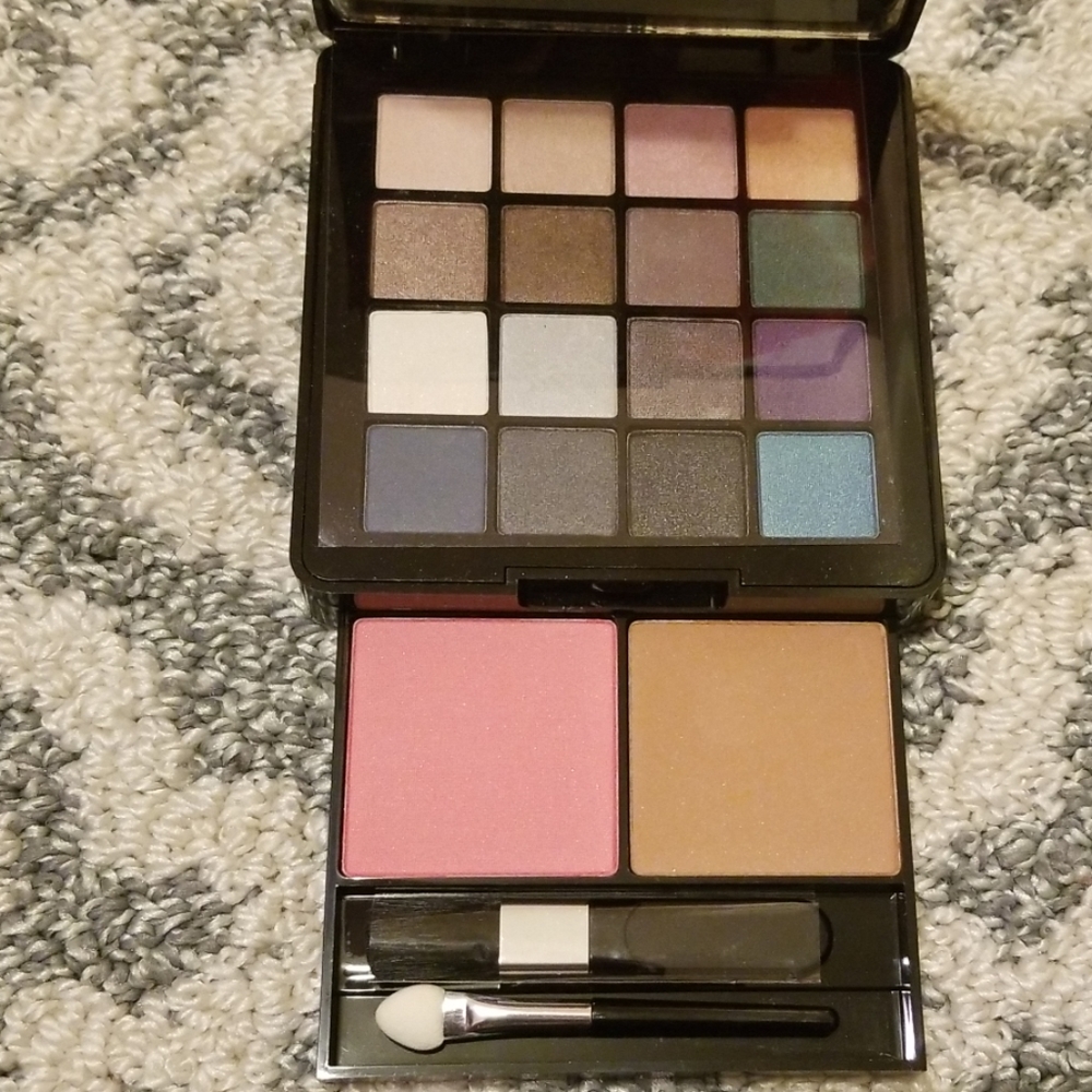 NIB Victoria's Secret Party Perfect Makeup Kit - Picture 3 of 6